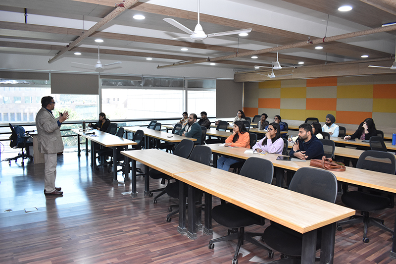 IIM Udaipur hosts Prof. Debarshi Nandy for a talk on Retail Investors in SPACs vs. IPOs