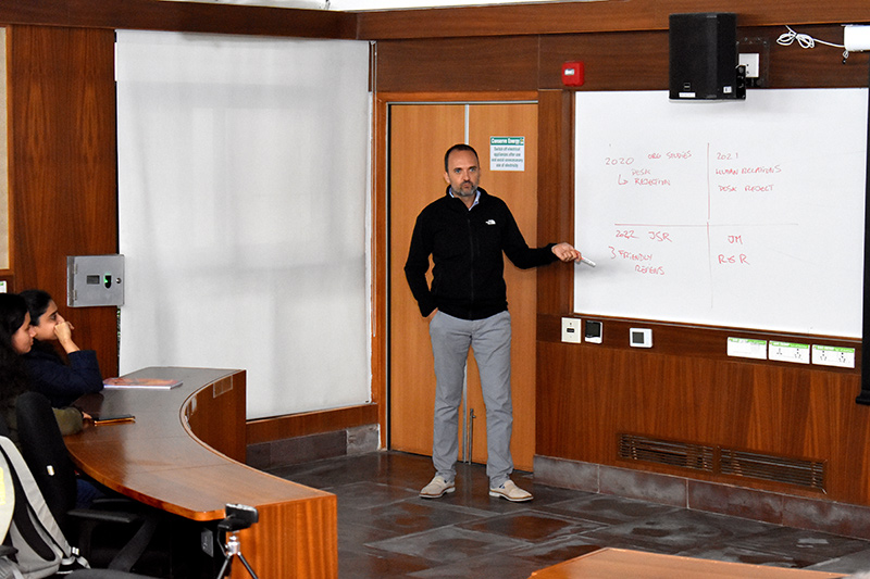 IIM Udaipur hosts Prof. Julien Cayla for a talk on Fueled by emotional energy: Exploring the impact of customer interactions on service employees