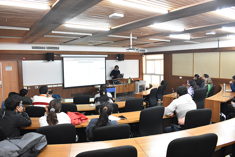 IIM Udaipur hosts Prof. Ravi Bapna for a talk on Design and Evaluation of New Product Category Recommendations: Evidence from a Randomized Field Experiment