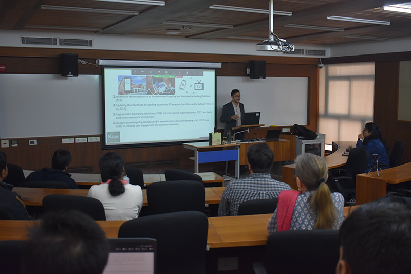 IIM Udaipur hosts Prof. Siddharth Bhattacharya for a talk on Mobile Advertising in Distracted Environments: An Investigation into the impact of External Distractions on Dual-Task