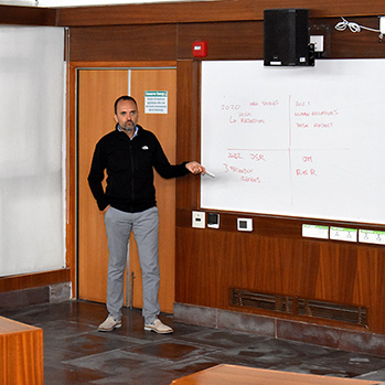 IIM Udaipur hosts 	Prof. Julien Cayla for a talk on Fueled by emotional energy: Exploring the impact of customer interactions on service employees