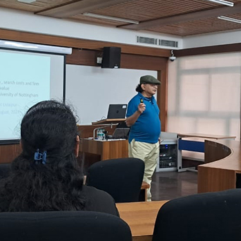 IIM Udaipur hosts Prof. Sanjay Banerji for a talk on liquidity premium, search costs, and firm value