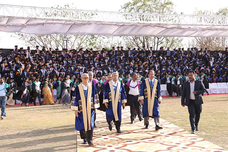 IIM Udaipur awards MBA Degrees to 429 students at its 12th Annual Convocation